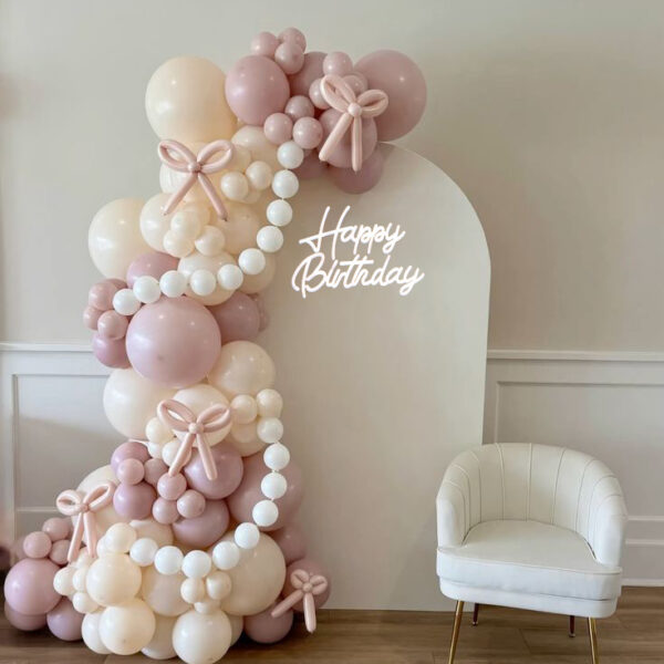 Decoración de cumpleaños para mujer en Cusco. Kits elegantes y modernos ideales para celebraciones especiales. Compra fácil y rápida con Festiqos.